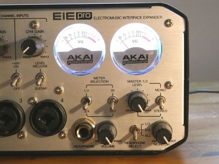 Akai eie pro Professional Audio/MIDI Interface with USB 2.0 Hub