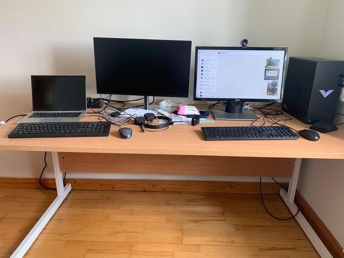Office chair and table