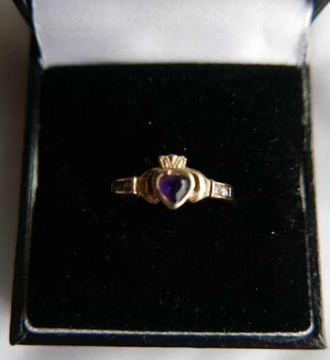 Vintage 9Ct Yellow Gold 375 Amethyst Claddagh Ring size K  1,83g