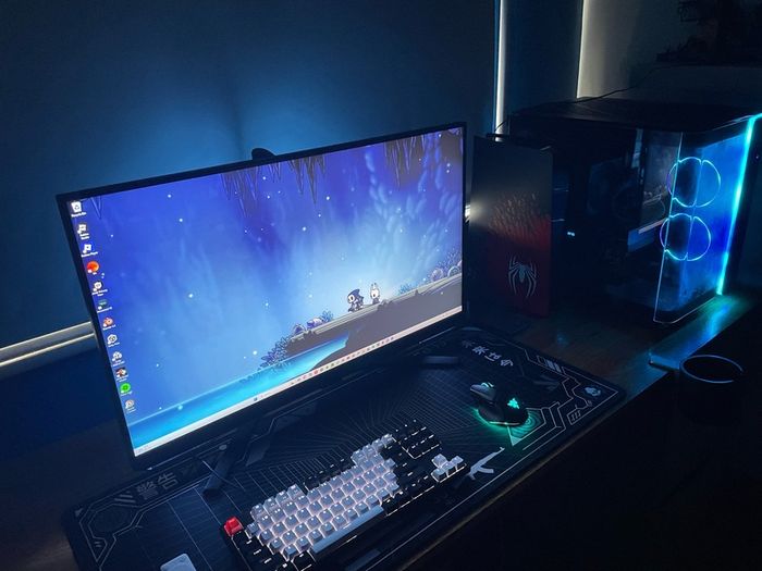 Samsung Odyssey G7 LS28BG700EPXXU 28" 4K UHD Smart Gaming monitor with Speakers