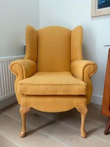 Queen ann armchair