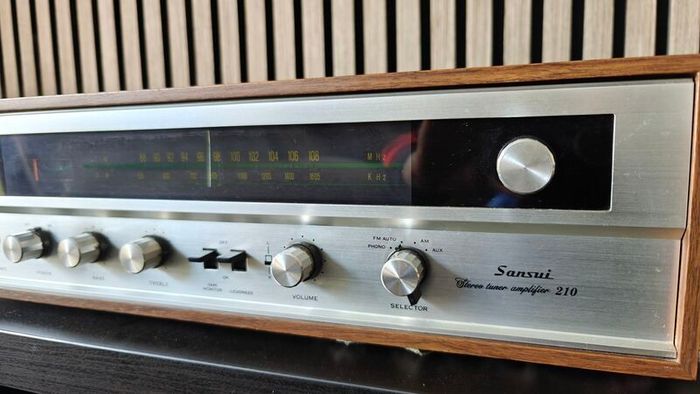 Sansui 210 Home Stereo Audio AM FM Vintage Receiver