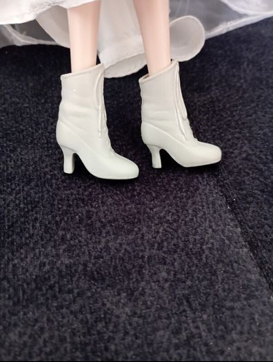Through the looking glass White Queen doll