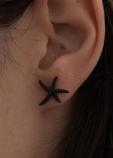 Small Shiny Earrings with Black Starfish Motif Elegant Minimal Style