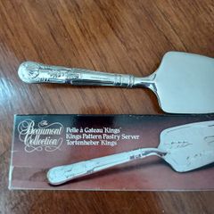 Pastry server