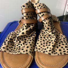 Blowfish Malibu size 5 sandals