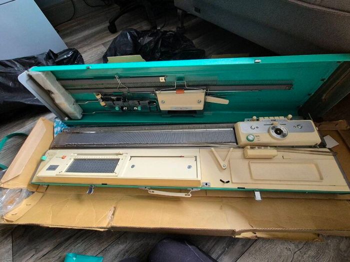 Knitting Machine Brother KH 800