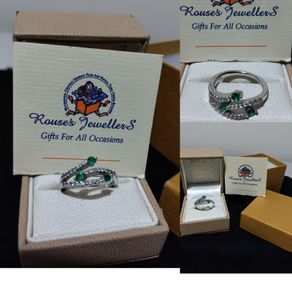 18ct white gold diamond and emerald dress ring
