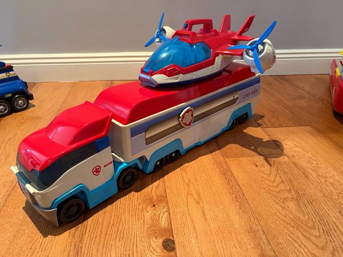 Paw Patrol bundle(Tower,  Vehicles and characters)