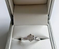 18ct white gold diamond cluster ring - size N