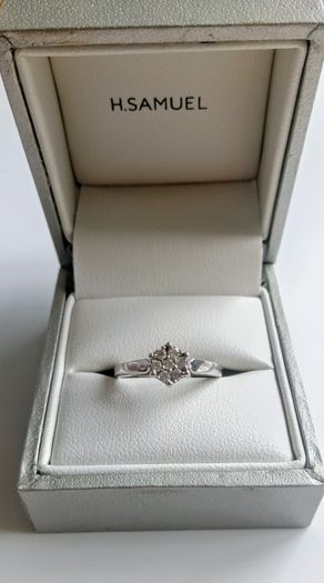 18ct white gold diamond cluster ring - size N