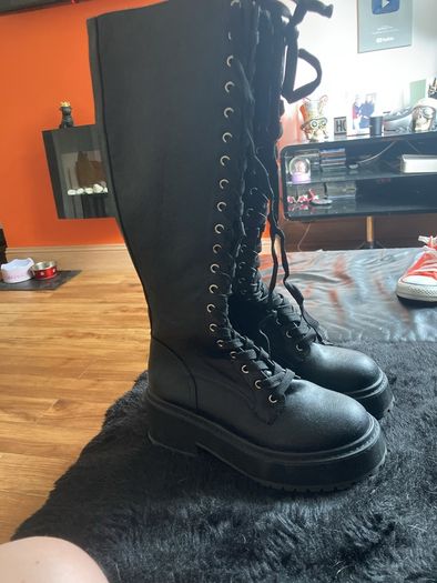 Shelly's London boots size 5