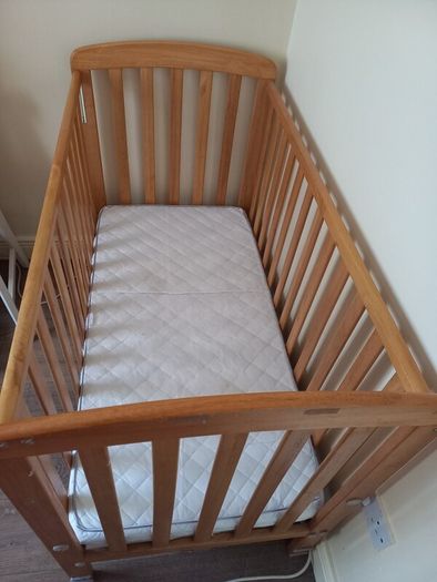 Cot and travel cot