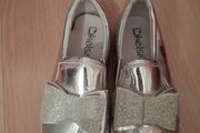 Girl's shoes