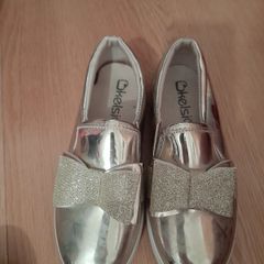 Girl's shoes