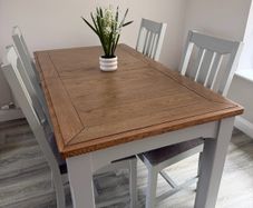 Extendable dinning table and chairs