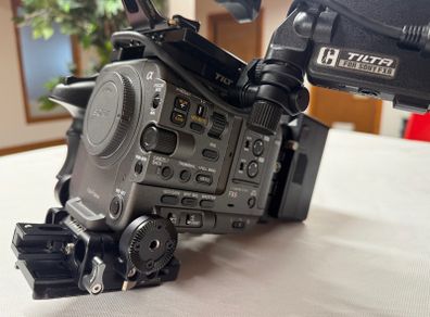 Sony FX6 with TILTA camera cage