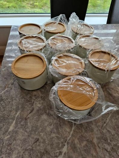 Brand new containers for storage with wooden lid. One size. 10 numbers