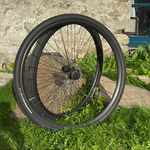 Set of gravel wheels disc brakes CL 12x100mm 12x142mm + tyres specialized pathfinder sport 700x38c