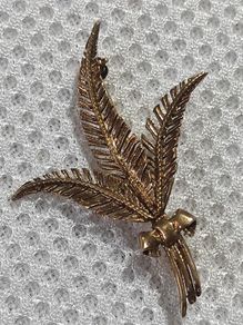 Vintage 9ct gold brooch