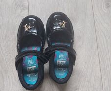 Clarks girls shoes 9G