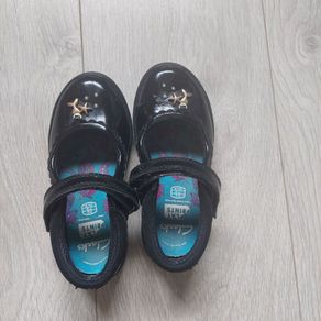 Clarks girls shoes 9G