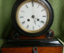 Beautiful 19thC French Japanned Wooden Drum Mantel Clock (c.1890) (works well)