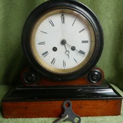 Beautiful 19thC French Japanned Wooden Drum Mantel Clock (c.1890) (works well)