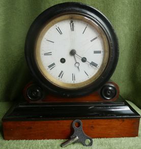Beautiful 19thC French Japanned Wooden Drum Mantel Clock (c.1890) (works well)