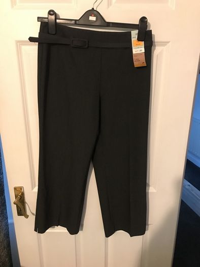 New m and s cropped trousers rrp 40E