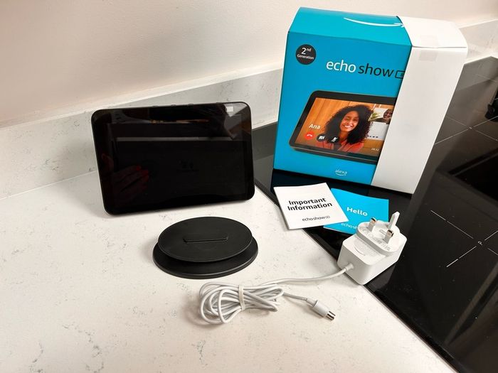 Amazon Alexa Echo show 8 2nd gen Plus Stand Included