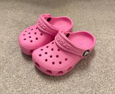 Crocs classic clogs taffy pink size c5/20-21
