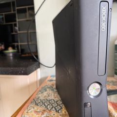 Xbox 360, no controller.
