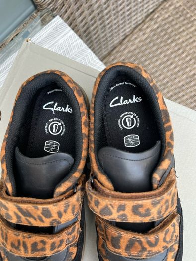 New Clark's Girls shoes, Size 2,5 UK, 35 EU.