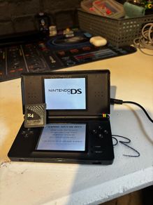 Nintendo DS Lite - Black - W/ R4 Card