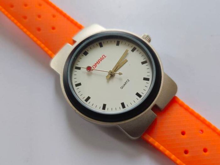 Vintage Compaq Quartz Watch with Matching colours Victorinox 58mm Swiss Army Knife Combo