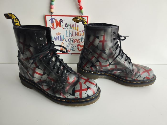 Dr Martens Union Jack 1460 8 eye black red leather boots England uk7