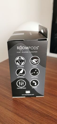 Headphones and earphones