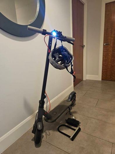 AOVOPRO ES80 Electric Scooter- Good Condition
