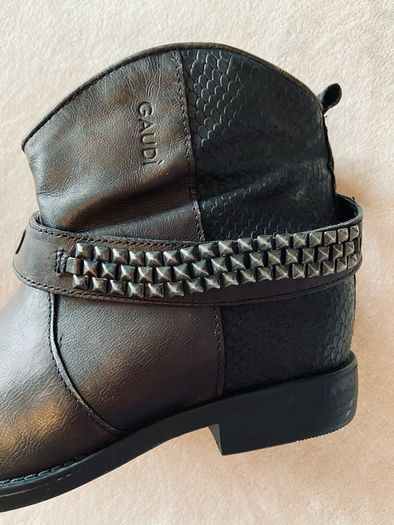 Gaudi brown ankle boots size 6 new