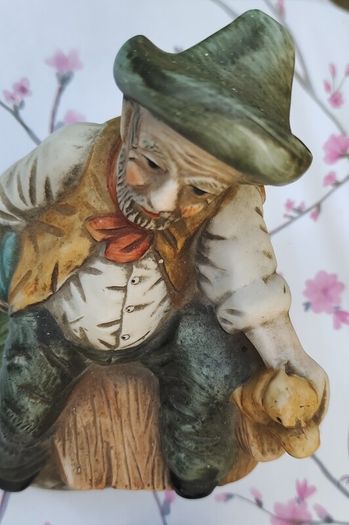 Two man figurines of Capodimonte style