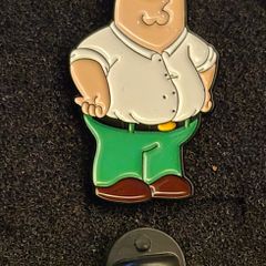 Family guy , Peter griffin , pin back badge.