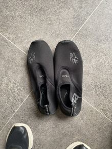 One pair wet water shoes
