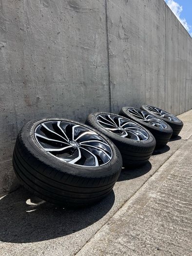 Genuine Volkswagen R-Line Ventura  17" Alloy Wheels - Good Year Tyres