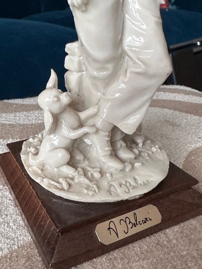 Vintage 1985 CAPODIMONTE porcelain figurine
