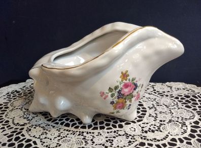 Vintage Kitsch Ceramic Shell Planter in Excellent Condition