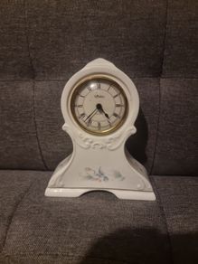 Aynsley  'Little Sweetheart' Mantel/Shelf/Desk quartz clock.Fine Bone China