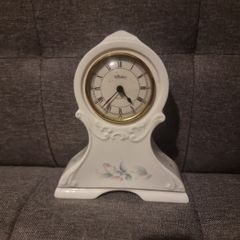 Aynsley  'Little Sweetheart' Mantel/Shelf/Desk quartz clock.Fine Bone China