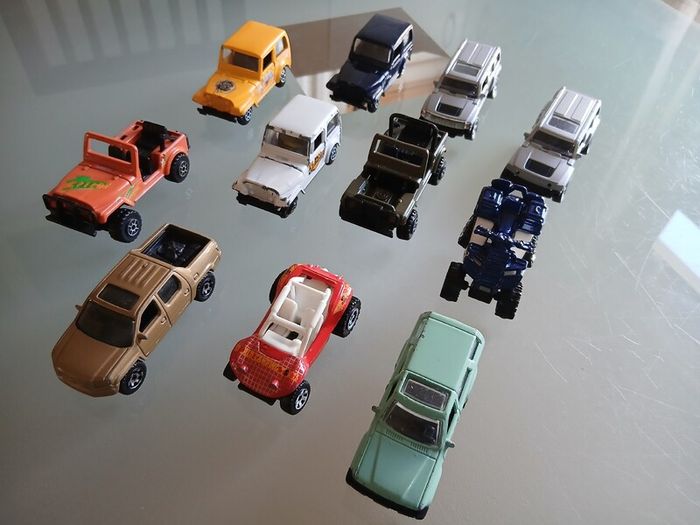 11 Off-road Jeeps And 4x4 Toy Cars Lot 1:64