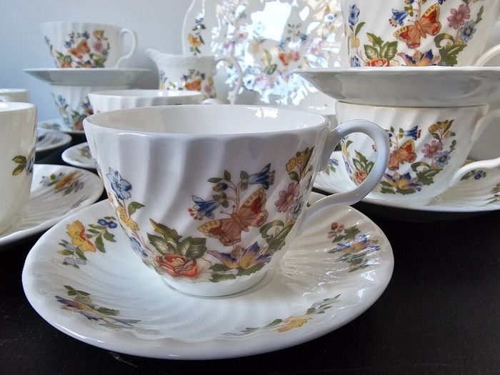 Aynsley Cottage Garden Tea Set for 8 Person
